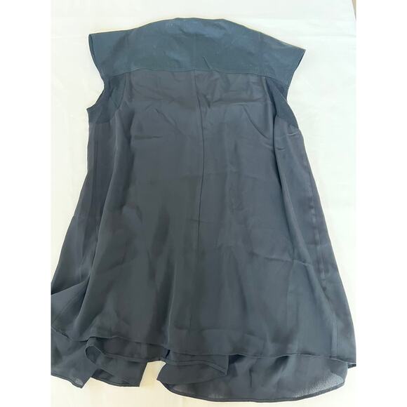 NWT Simply Vera Wang Black Short Sleeve V Neck Long Blouse In size Small - Picture 2 of 4